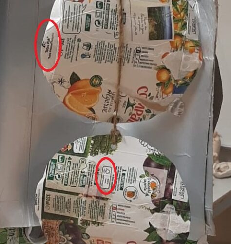Símbolos FSC e Tetrapak distribuídos por toda a árvore de Natal