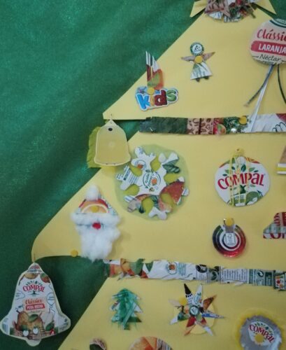 Nas decorações "Anjo" e "Bola de Natal" estão os Símbolos Tetrapack e FSC, respetivamente.