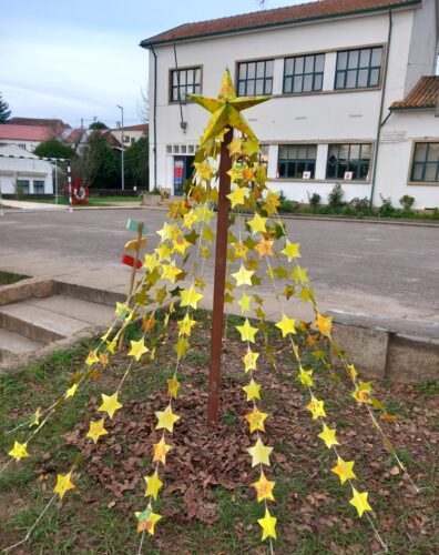 Árvore de Natal Amarela - Trabalho Final.