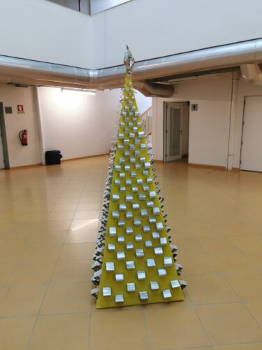 Árvore de Natal no espaço Escolar - Bloco B
