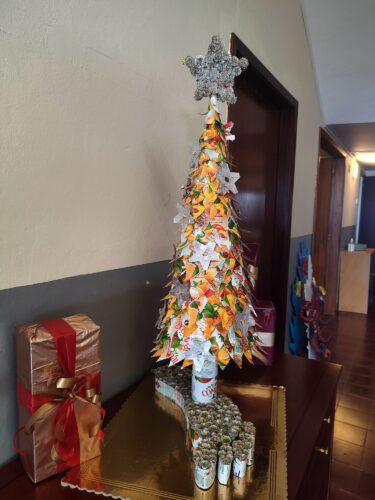 "Natal Amarelo" - Árvore de Natal finalizada para brilhar o nosso Natal.
