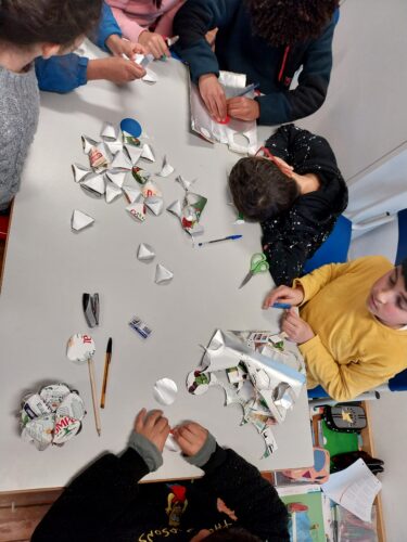 Trabalho em equipa constituída por representantes das turmas da escola.