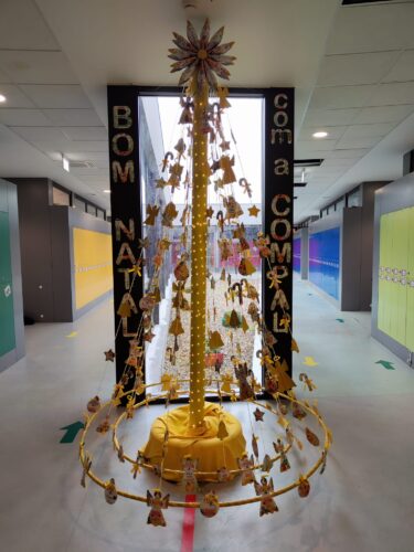 A nossa árvore de Natal amarela