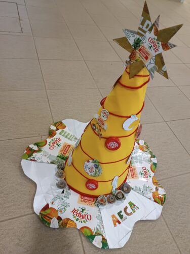 Árvore de Natal - Natal Amarelo 2025-2026 - Agrupamento de Escolas do Concelho de Alvito