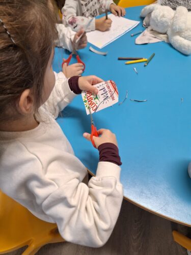 Recortar imagens alusivas ao Natal.