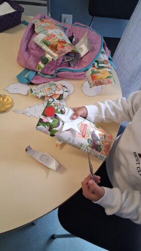 Corte dos Moldes das embalagens da Compal na E. B. Vale de S. Martinho.