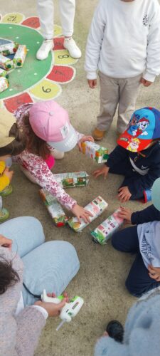 Colagem das embalagens.