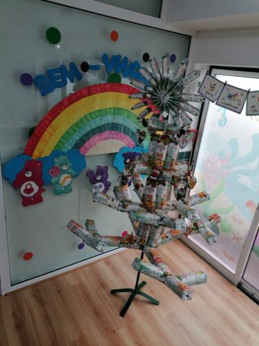 A “Concha” é uma árvore de Natal, cuja montagem presou pela utilização de materiais maioritariamente recicláveis no eco-ponto amarelo. Apresenta uma tonalidade (original do material) amarelo-alaranjado e defende o conceito de reutilização e reciclagem, po