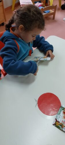 Construção de enfeites para árvore de natal