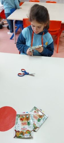 Construção de enfeites para árvore de natal