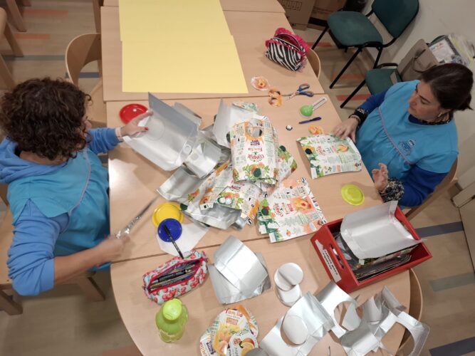 Recorte de vários círculos para a elaboração da árvore