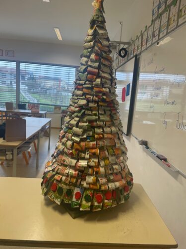 Árvore no espaço escola