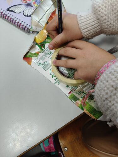 Processo de construção 3 - Reaproveitámos embalagens tetrapak