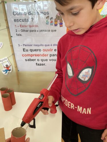 Montar a árvore (colar os patamares).