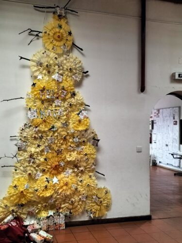 Trabalho Final Árvore Natal Amarelo.