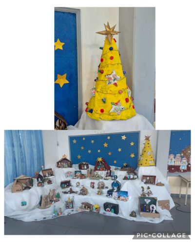 A árvore de natal está localizada no polivalente da escola, num espaço bem visível.