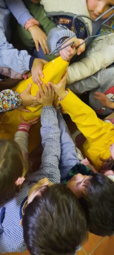 Revestimos com cuidado a nossa armação. <br/>Amarelo foi a cor que deu mote à lição.