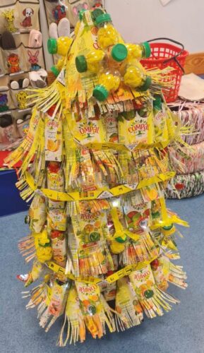 Árvore com simbolos da compal e Tetra Pak