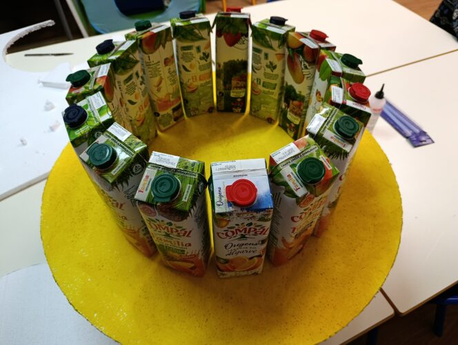 Montagem - perspetiva aérea da árvore.