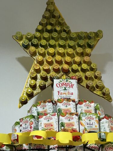 Utilização de embalagens Compal com os símbolos da Tetra Pak.