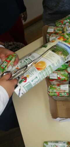 Recortar e preparar as embalagens.