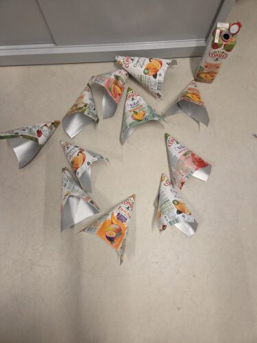 Embalagens dobradas em forma de cone