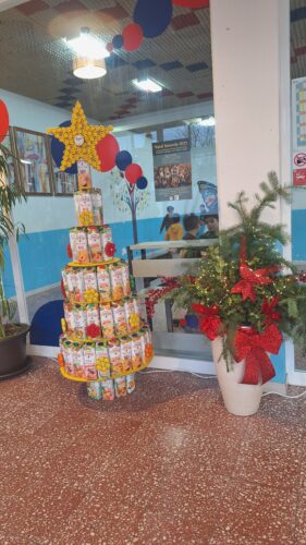A magia do Natal sustentável presente no espaço da nossa escola.