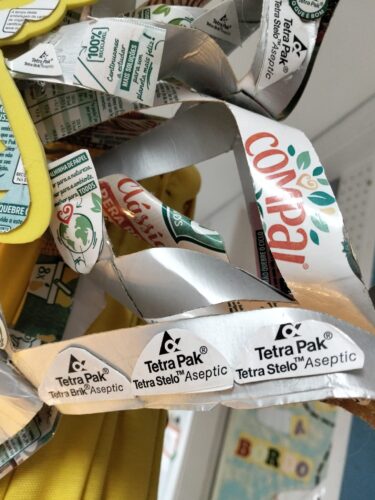 Depois de explicados a todos os alunos o significado e a importância de cada símbolo destacamos nos diversos trabalhos os Símbolos FSC, Tetrapak e Compal como prova da importância que têm na reciclagem, reaproveitamento e defesa do meio ambiente.