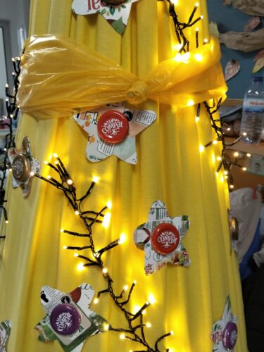 Foi com muita alegria e motivação que todos as crianças mostraram aos seus familiares/comunidade, a nossa Árvore de Natal Amarela.