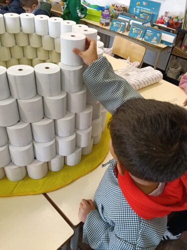 Continuação da montagem da Árvore de Natal Amarela