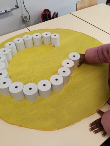 Início da montagem da Árvore de Natal Amarela