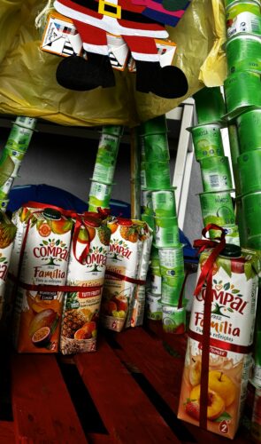 Utilização de embalagens Compal, com os símbolos da Tetra Pak e Compal