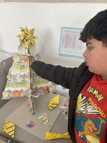 Colagem dos círculos e dos efeitos nas árvores