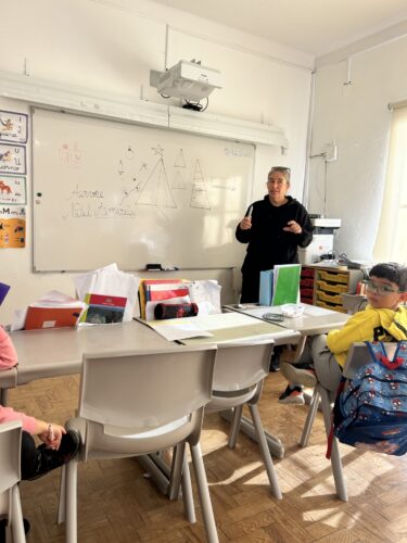 Plano da árvore feito no quadro da sala