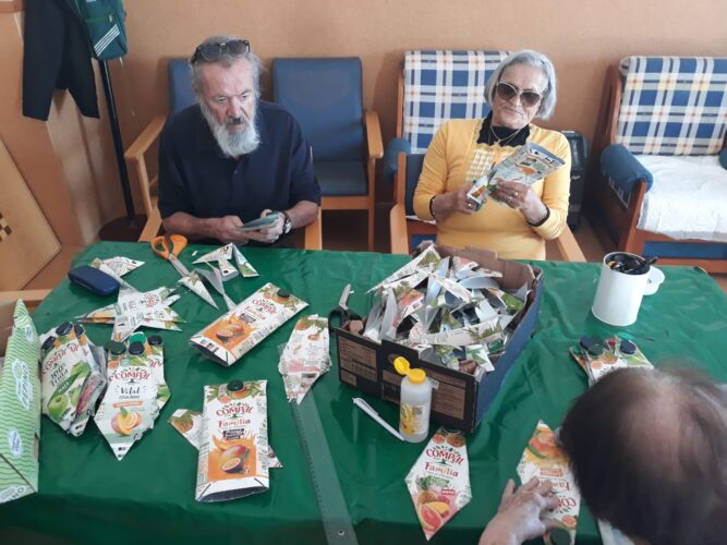 Seleção das embalagens e recorte