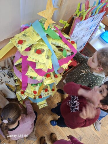 enfeites e embelezamento da nossa Árvore