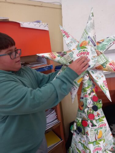 Símbolo da Compal em destaque.