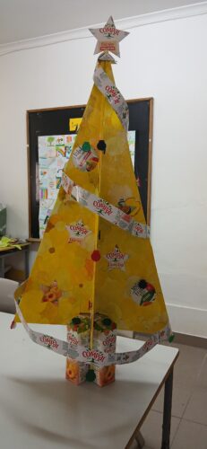 Árvores de Natal amarela da EB1 de Freiria