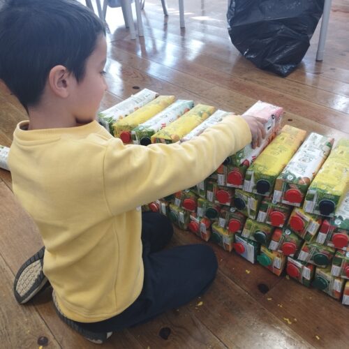 Colagem das embalagens.