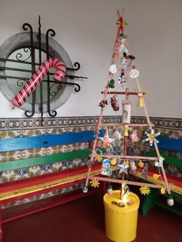 Árvore de Natal na entrada do Colégio.