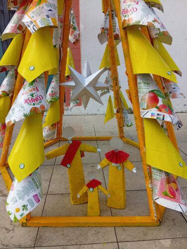 Pormenor da Árvore Amarela à entrada da EB de Viso.