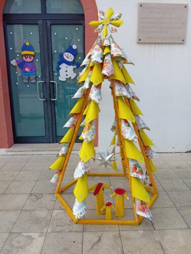 A Árvore Amarela da Família.