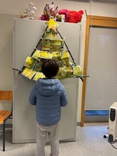 Árvore de Natal no espaço escolhido - Laboratório