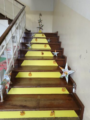 O átrio de entrada para as salas está agora mais convidativo e seguro.