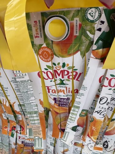 Embalagens com os símbolos solicitados.