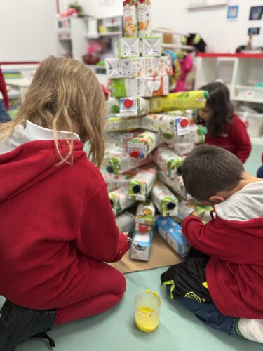 Pintura da árvore com tinta amarela