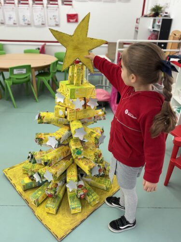 Colocação da estrela feita em cartão