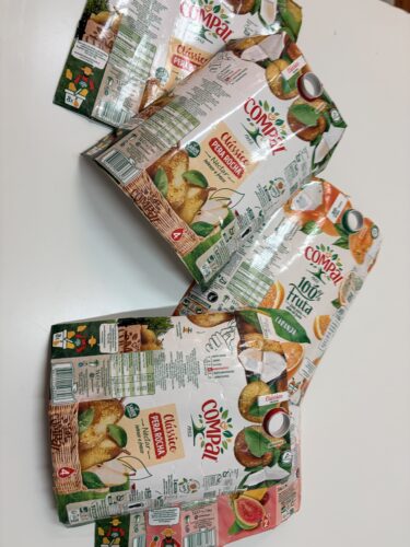 Embalagens a utilizar na construção da árvore.