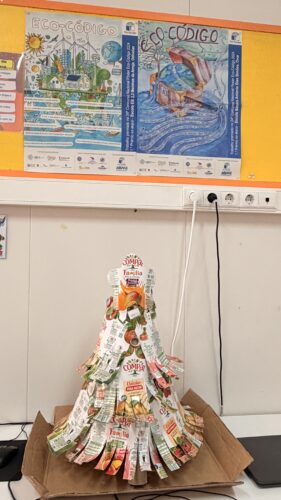 Árvore de Natal na Biblioteca do Jardim-Escola.