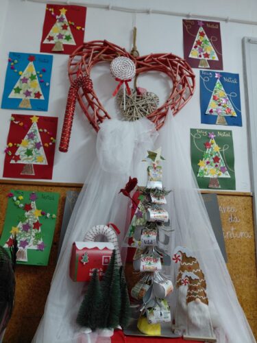 Árvore exposta no nosso colégio